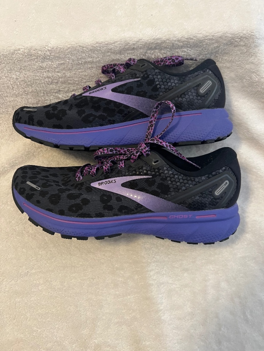 Women's BROOKS Ghost - Size 9 - Black Leopard Print w Purple